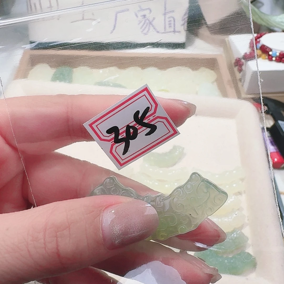 蛇纹石玉颈饰合金精美礼品