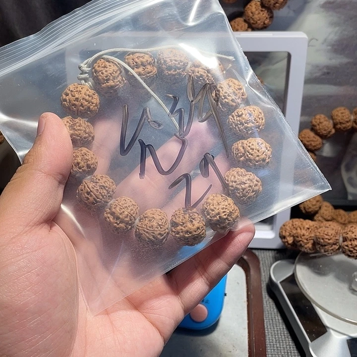 允****金刚菩提吊坠蜂王