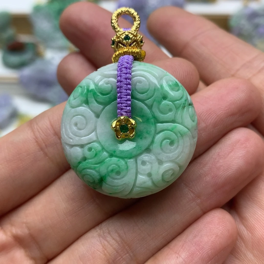 翡翠颈饰未镶嵌酒*翡翠