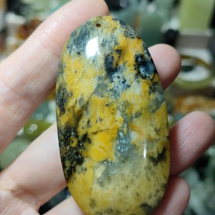 岫玉未镶嵌微瑕挂坠