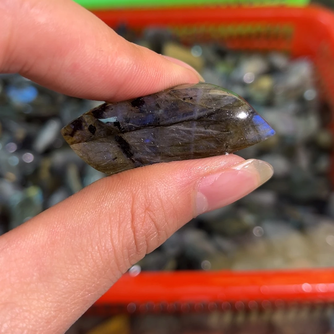 拉长石吊坠未镶嵌抖****？