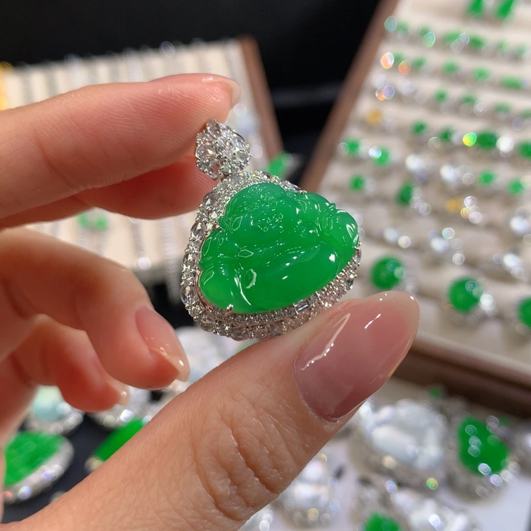 翡翠18K金镶嵌颈饰佛公