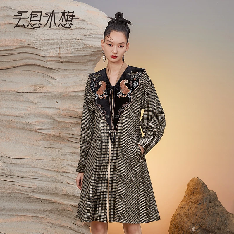 云思木想龙腾虎跃刺绣可卸披肩风衣复古时尚显瘦连衣裙10093