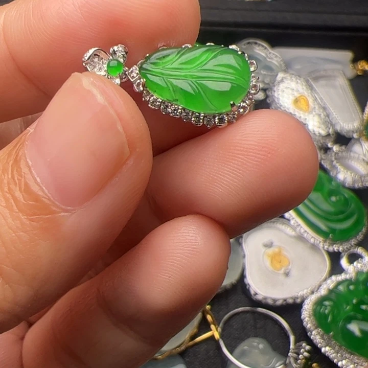 翡翠18K金镶嵌吊坠(不含链)