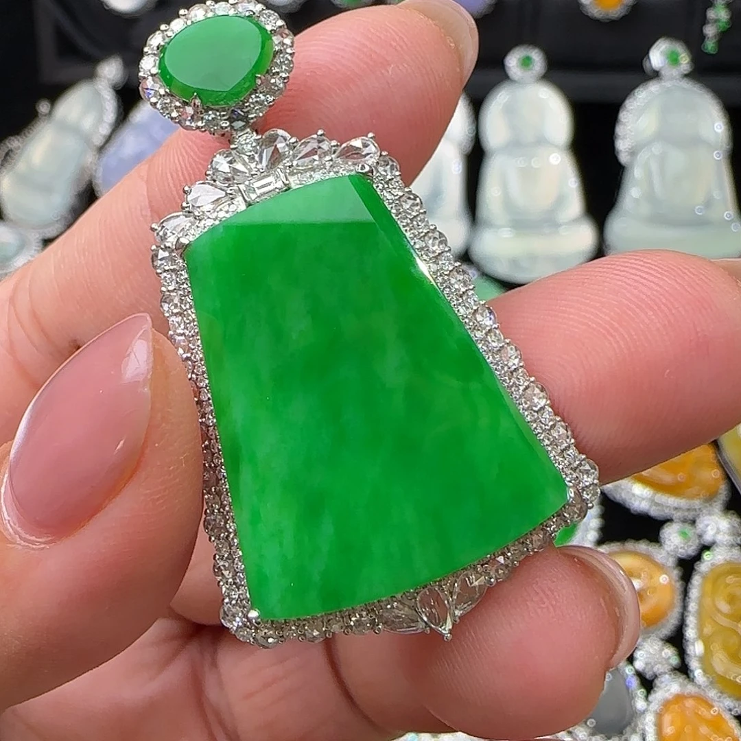 颈饰18K金镶嵌翡翠天然翡翠