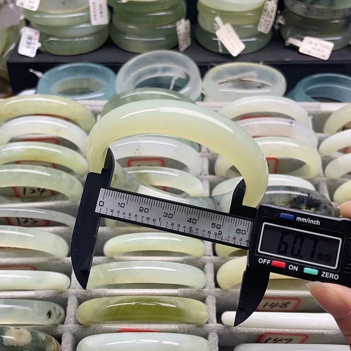 蛇纹石玉未镶嵌手镯156