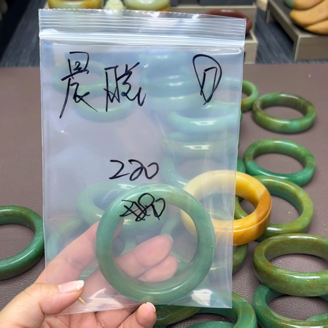 石英质玉手镯未镶嵌黎**曦