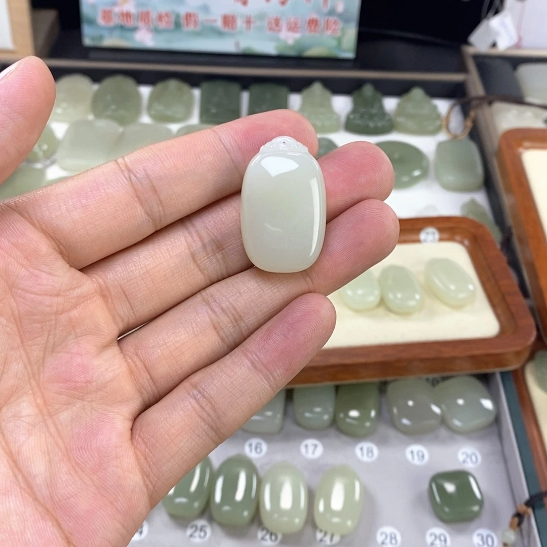 n***d和田玉未镶嵌颈饰