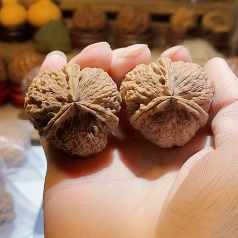 把件文玩核桃西北蜂带彩38