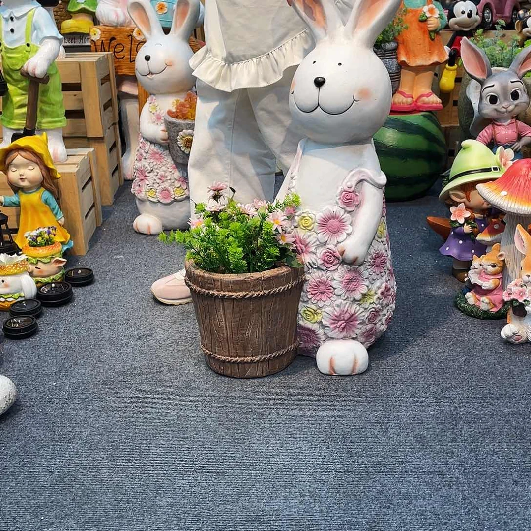 花园的花朵在阳光中