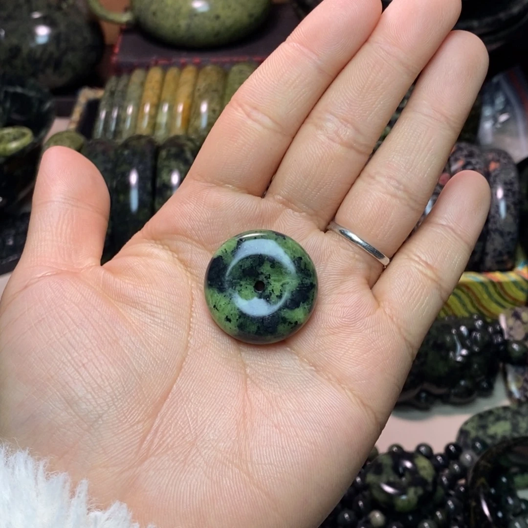 小***f蛇纹石玉未镶嵌项链