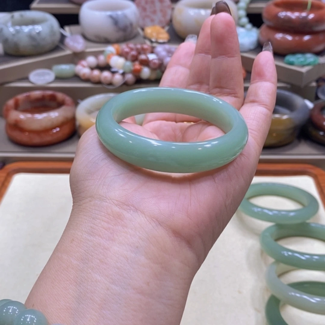 【闪购商品】未镶嵌手镯石英岩玉甜*