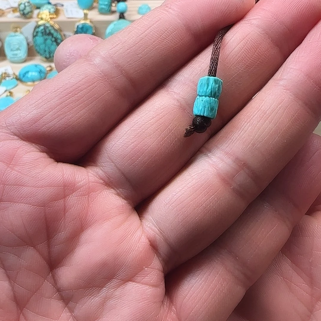 莫***情绿松石未镶嵌珠宝半成品