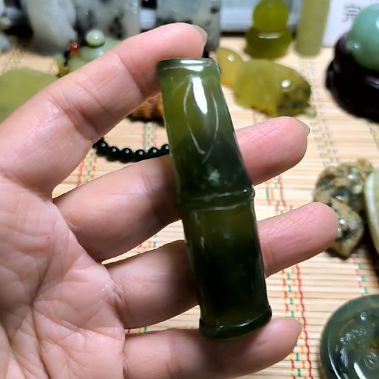 未镶嵌蛇纹石玉颈饰