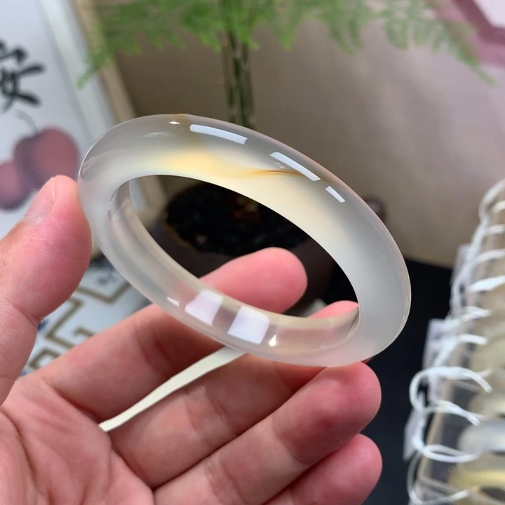 手镯玛瑙/玉髓未镶嵌