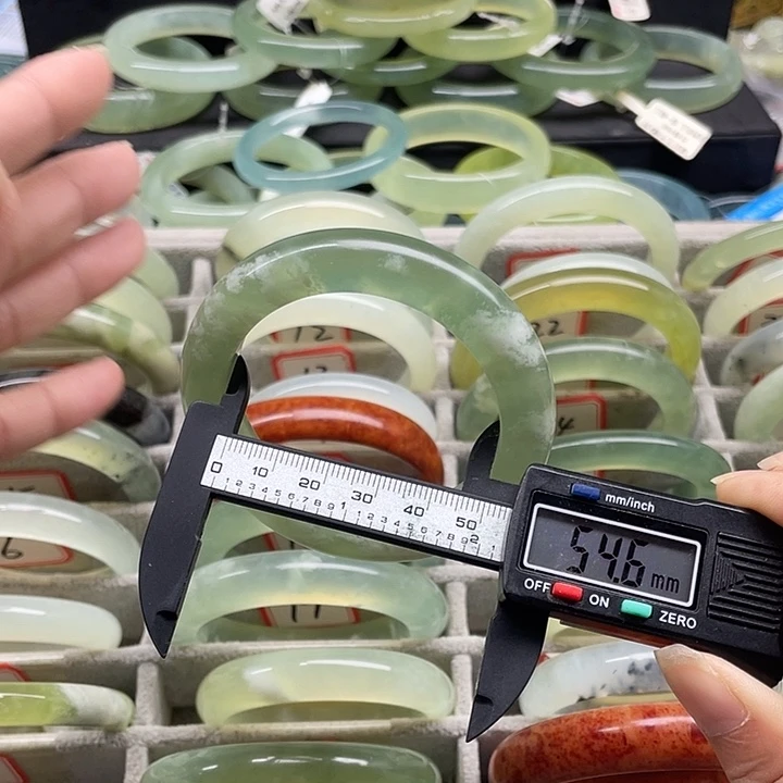 蛇纹石玉未镶嵌手镯9