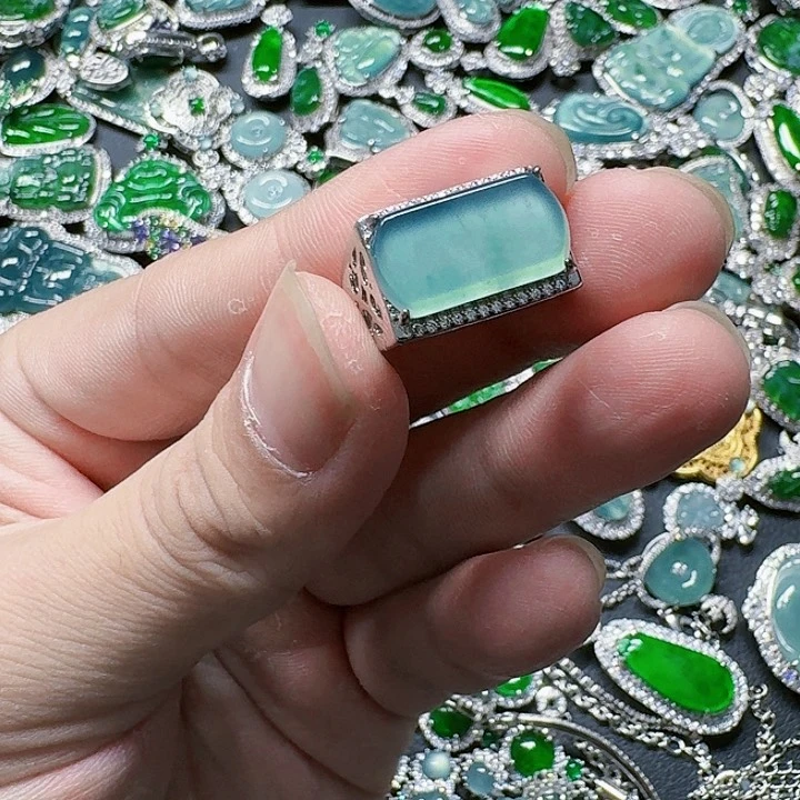 翡翠颈饰未镶嵌天然A货翡翠放漏