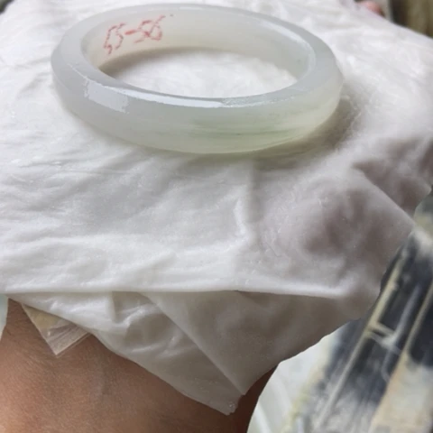 石英质玉手镯未镶嵌小**！加工定制