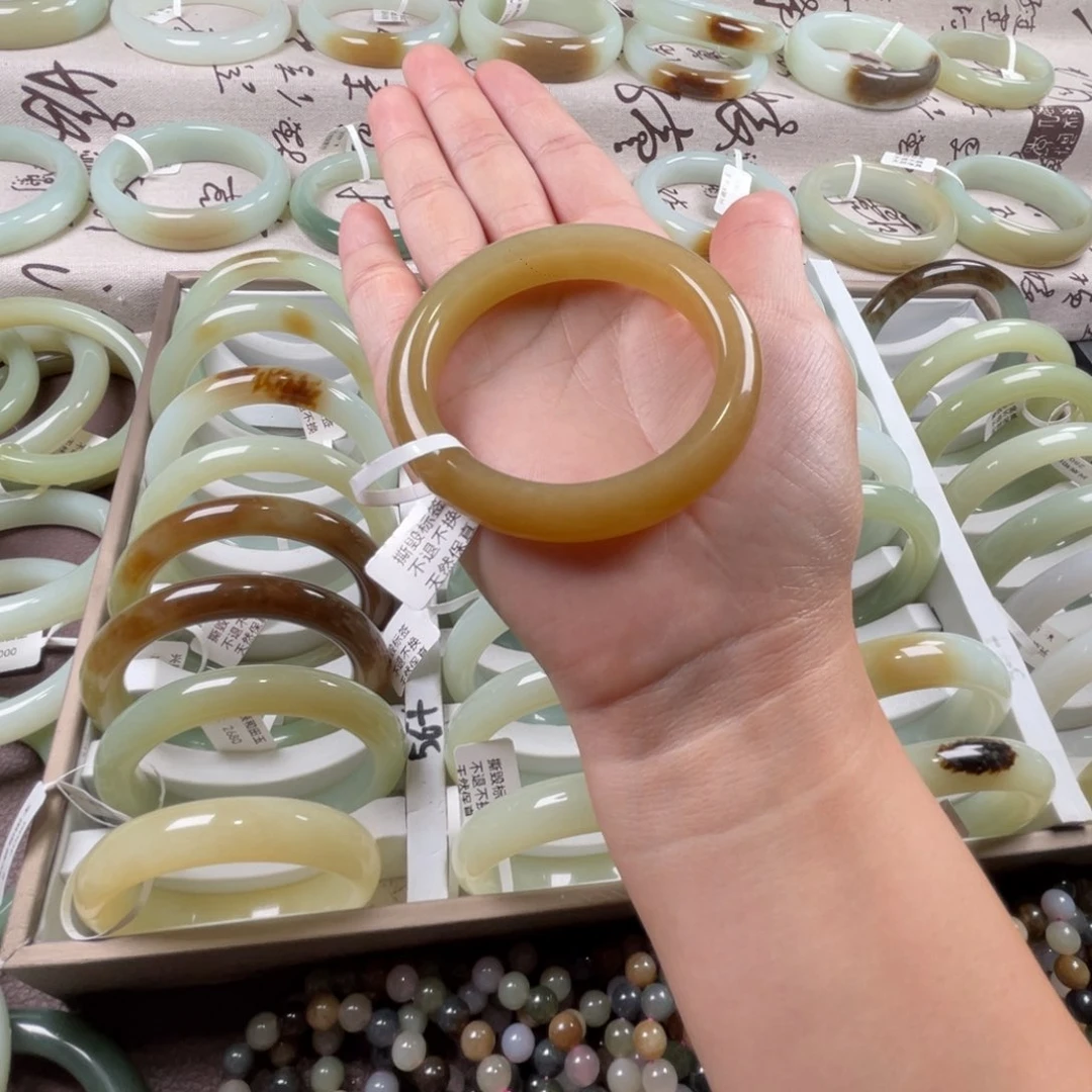 和田玉手镯未镶嵌