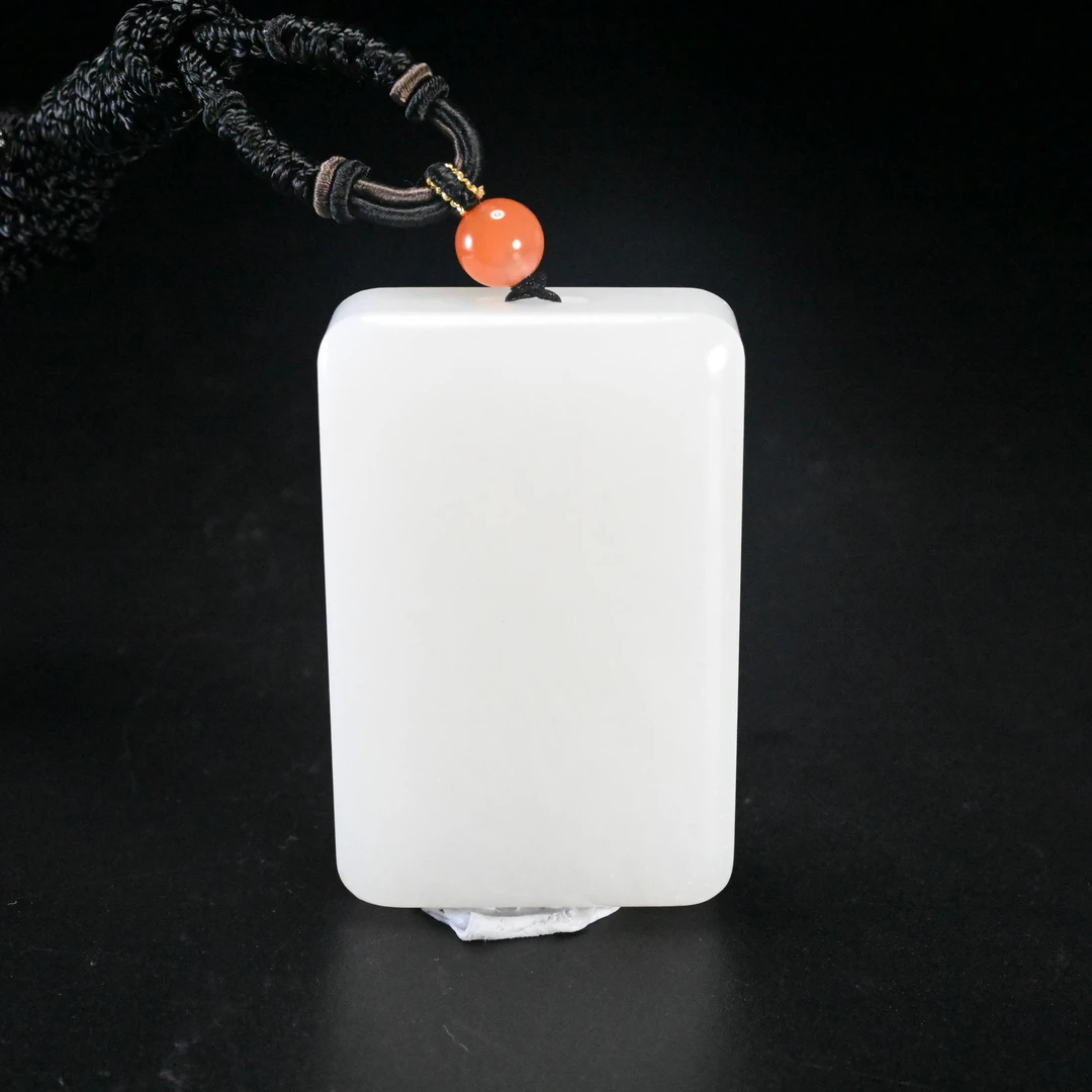 LOT8820 和田玉平安无事牌挂坠/保利