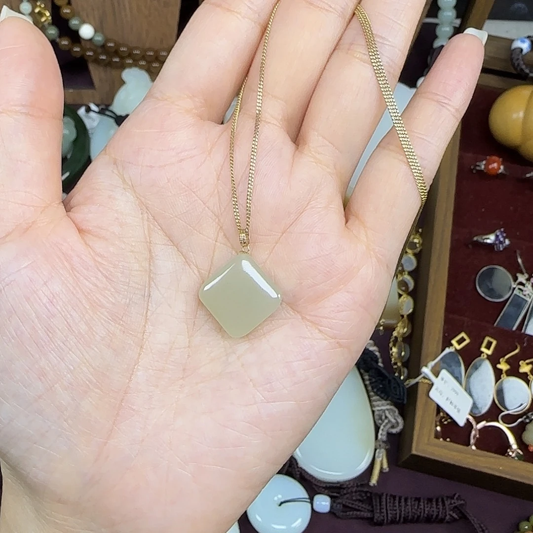 和田玉未镶嵌颈饰