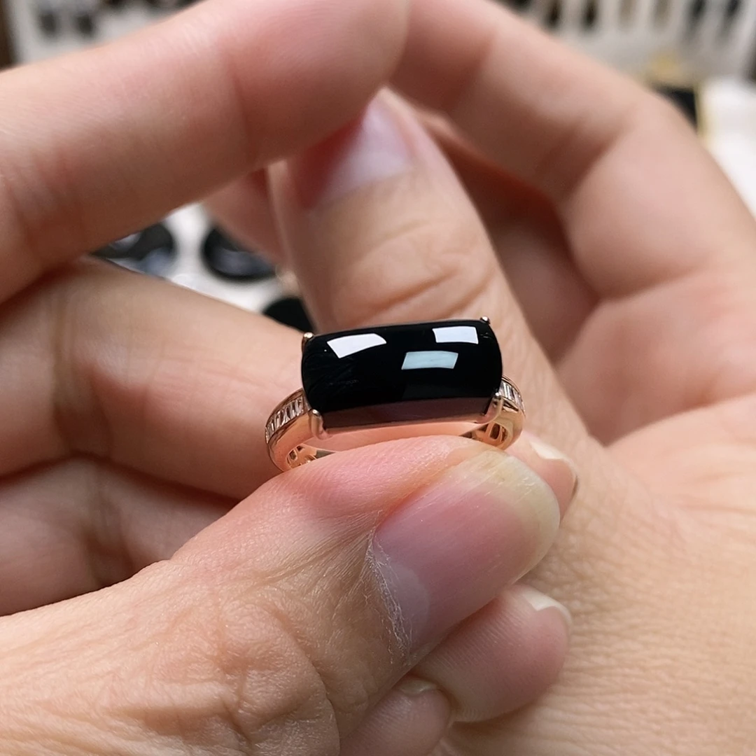 翡翠18K金镶嵌戒指