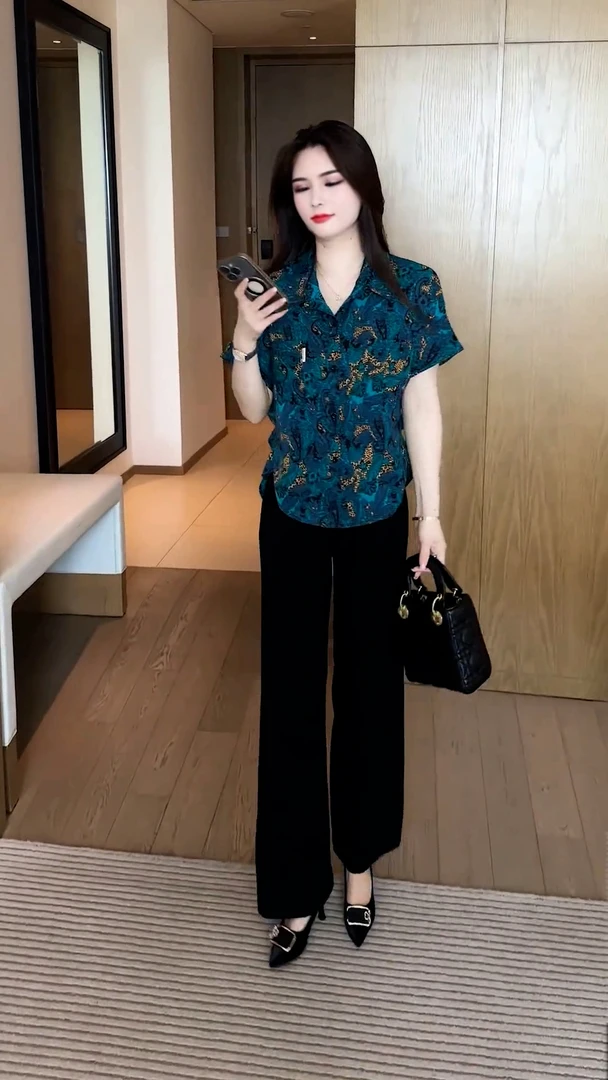 2025碎花夏季衬衫常规款时尚印花衬衫领衬衫短袖新中式小衫女装