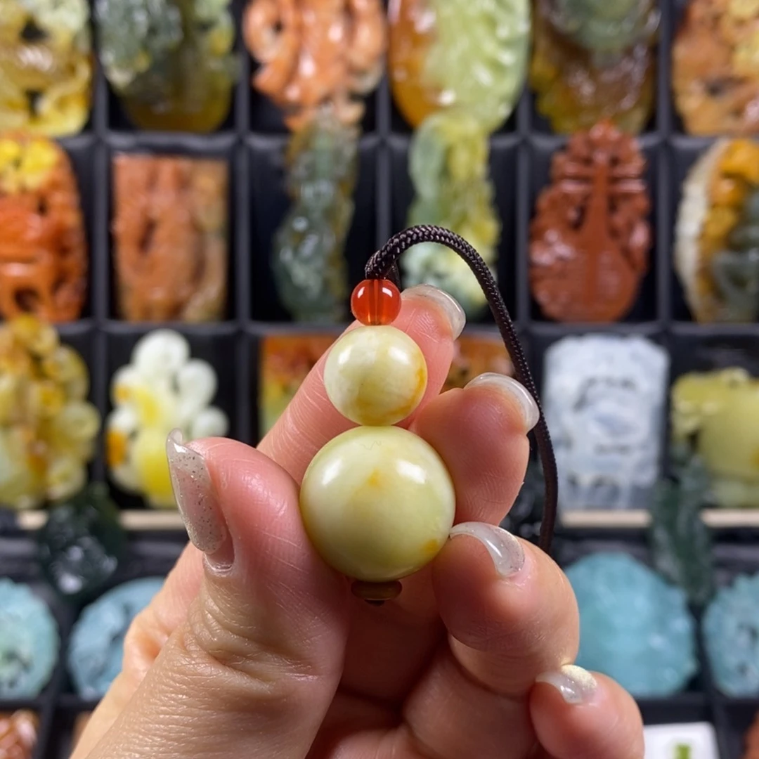 蛇纹石玉颈饰合金