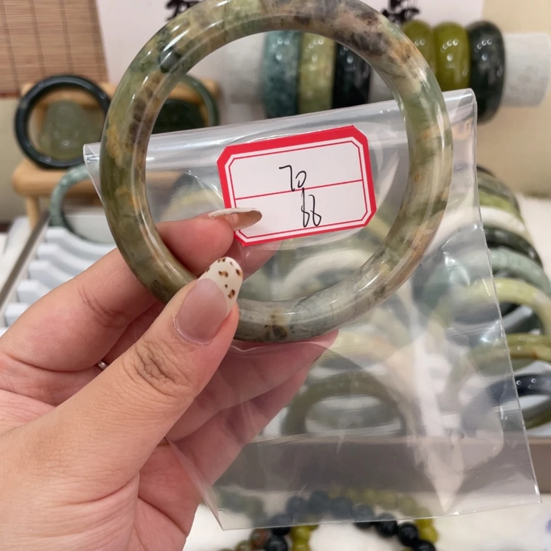 蛇纹石玉手镯未镶嵌