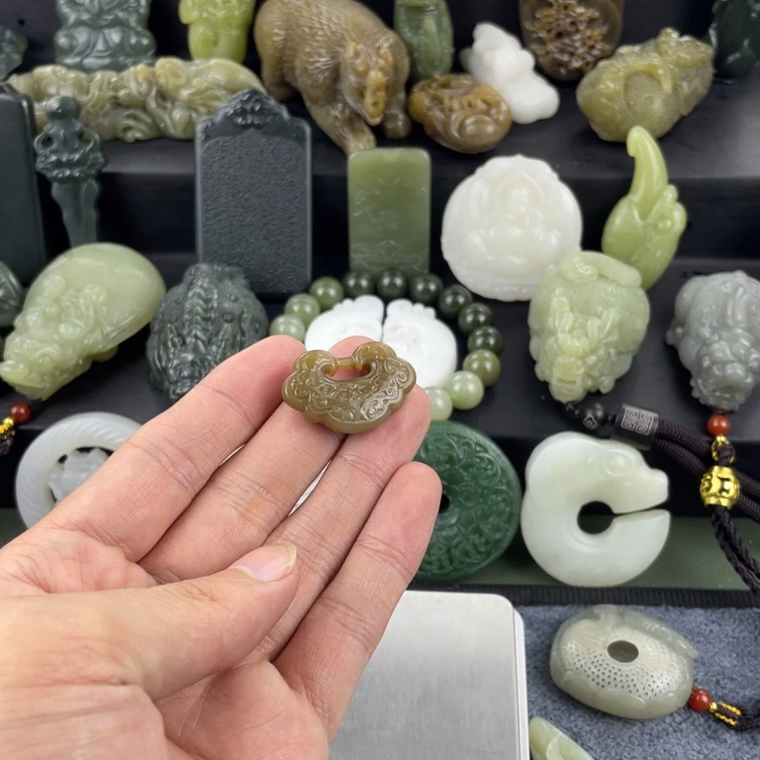 和田玉未镶嵌颈饰