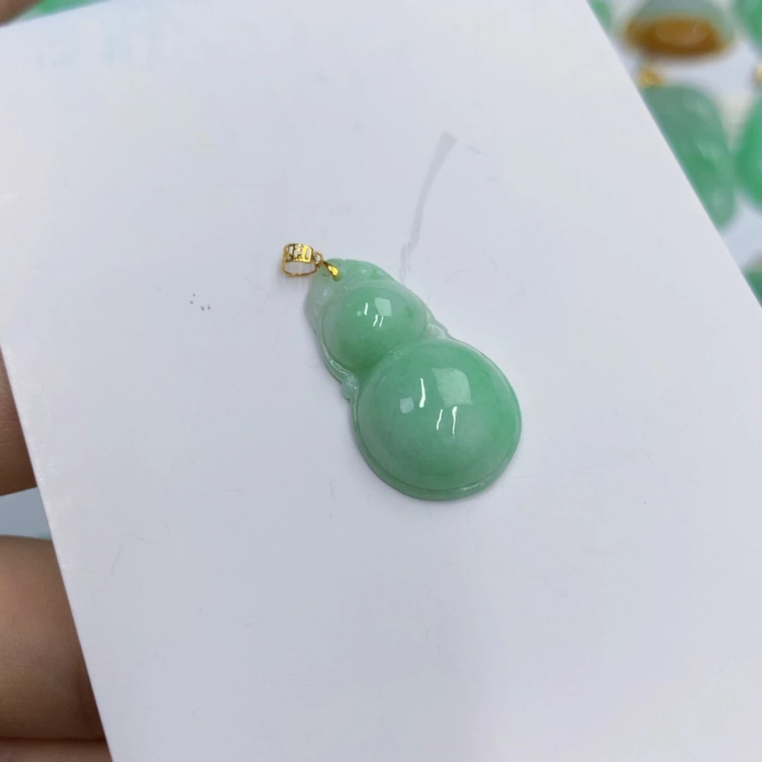 翡翠18K金镶嵌颈饰翡翠