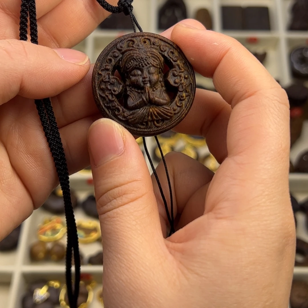 木质类扎基随行脖挂配饰