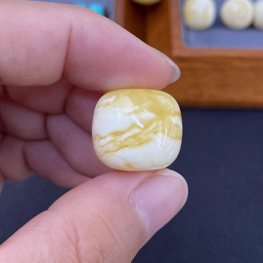 天然原矿琥珀蜜蜡17.6mm金瓷白溶洞精品老型猴头星月配珠F234俄料