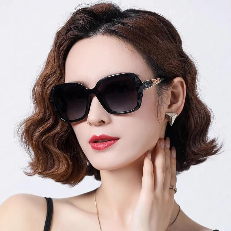 太阳镜女防紫外线墨镜2025夏季新款开车眼镜专用大脸显瘦气质镶钻