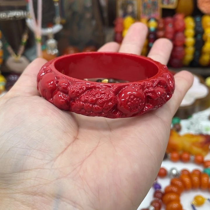 8号手工雕刻红色手镯
