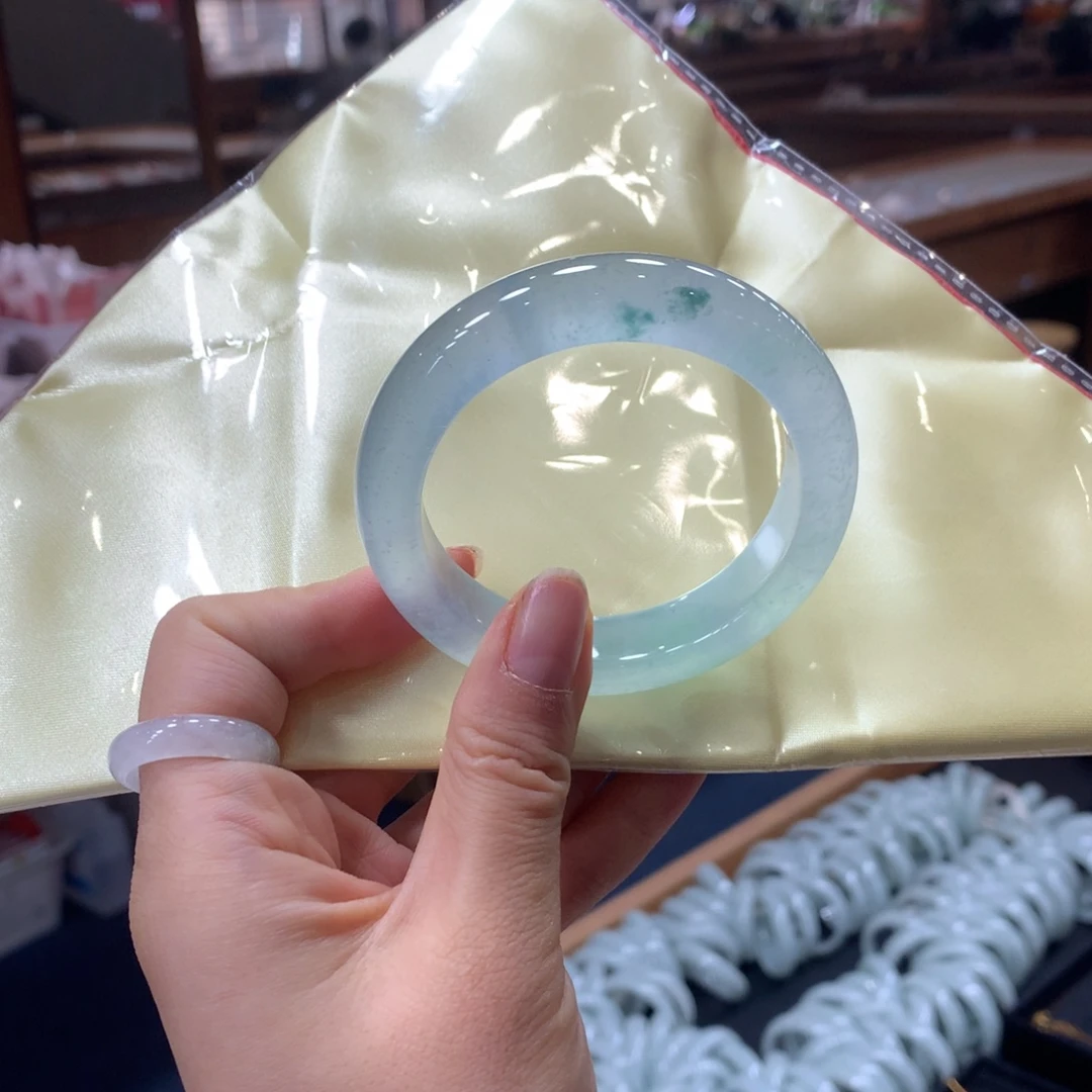 L***儿翡翠未镶嵌戒指买断