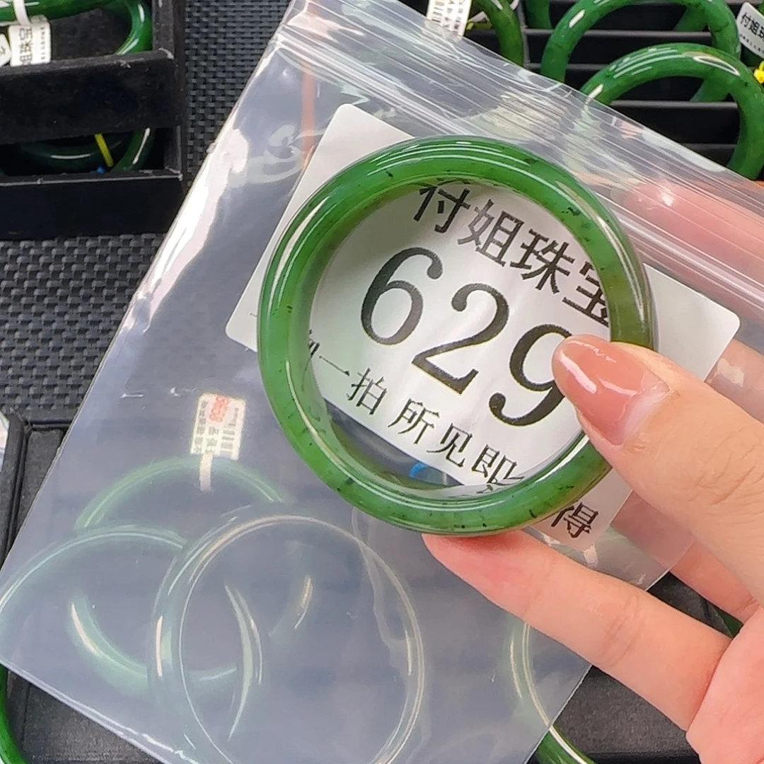 颈饰未镶嵌和田玉手镯54 629