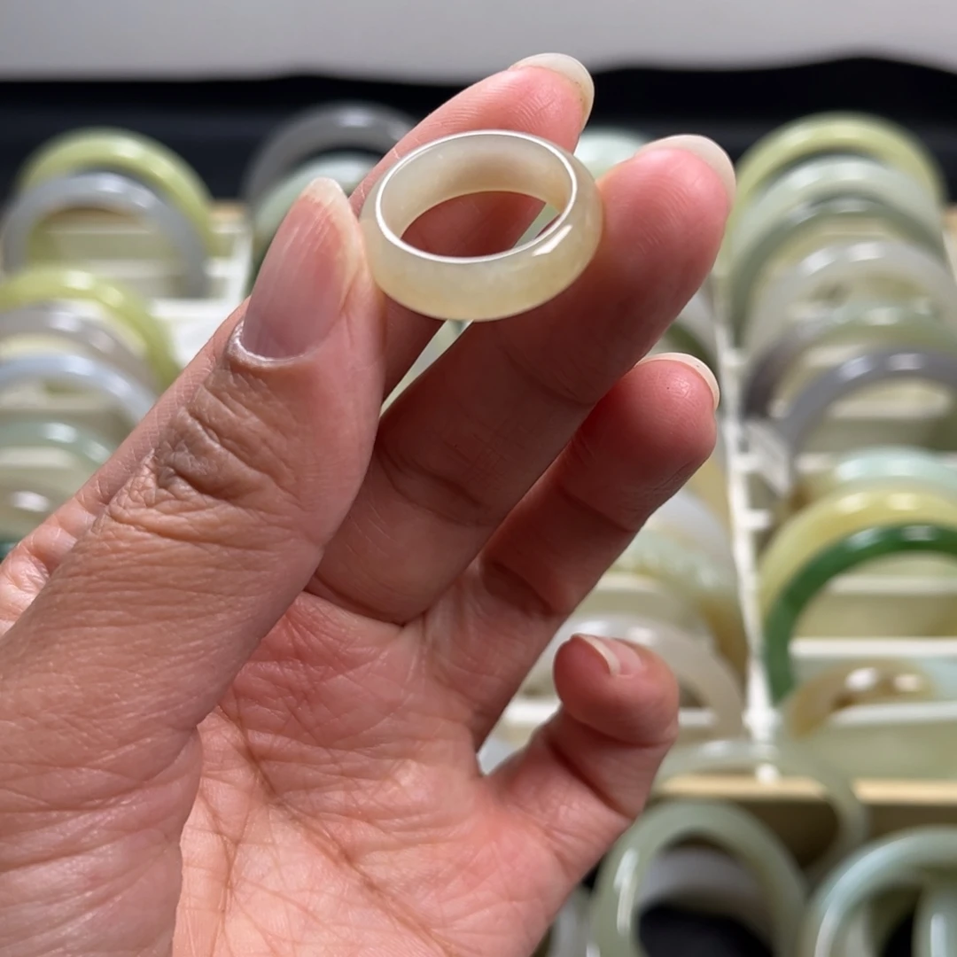 和田玉（糖玉）未镶嵌珠宝半成品指环直径17