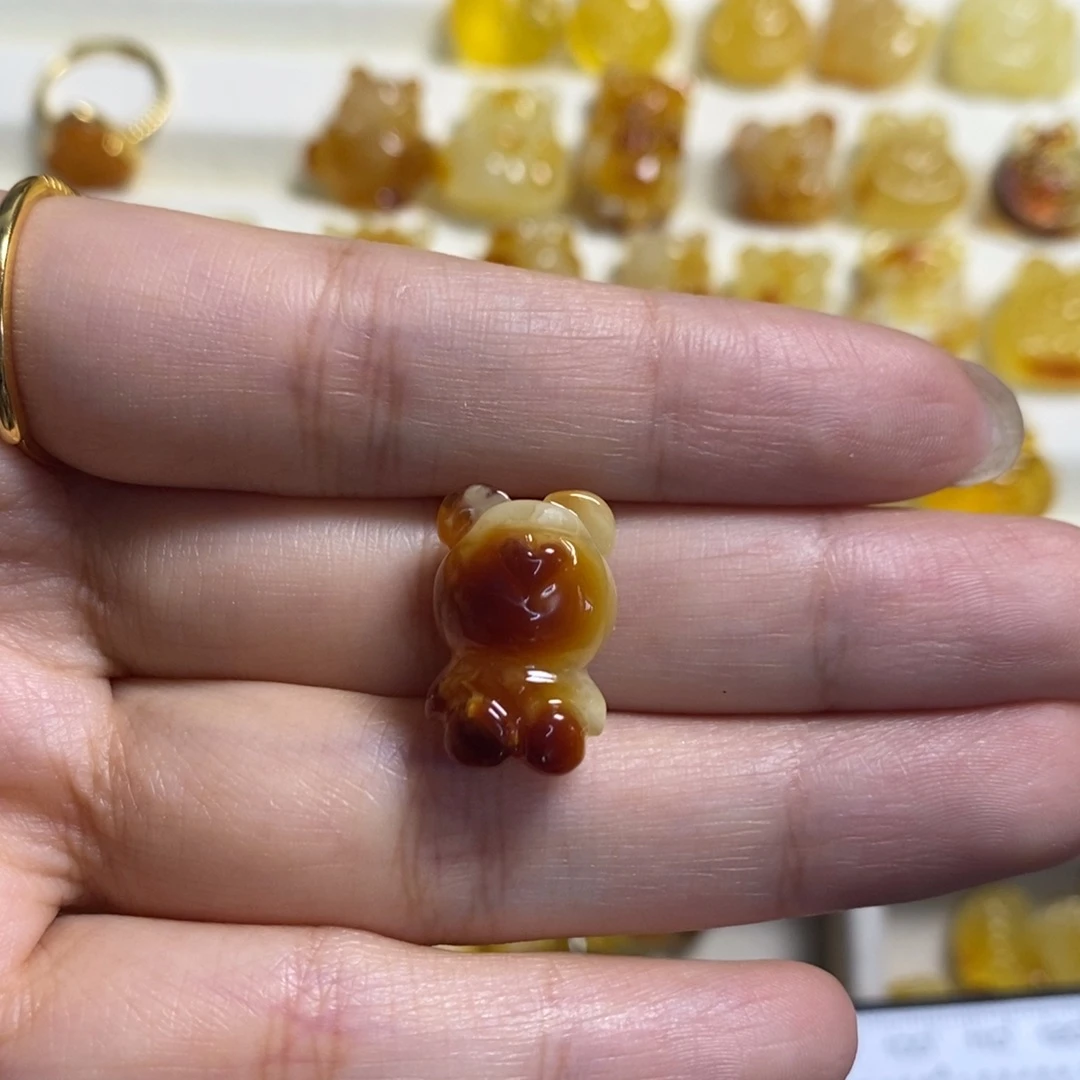 琥珀未镶嵌裸石小熊