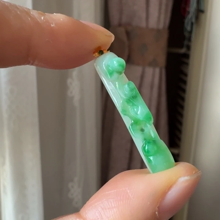 翡翠18K金镶嵌颈饰如意