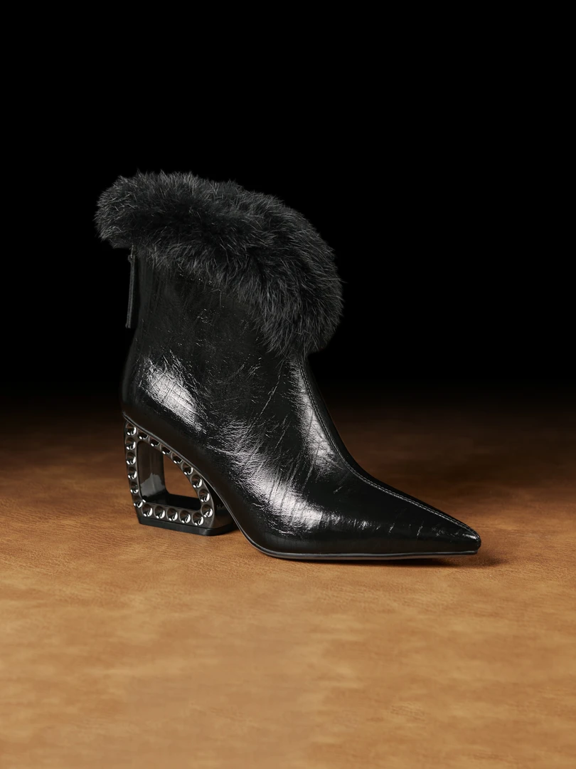 低跟冬季休闲风尖头保暖粗跟短靴女靴百搭黑色气质M876