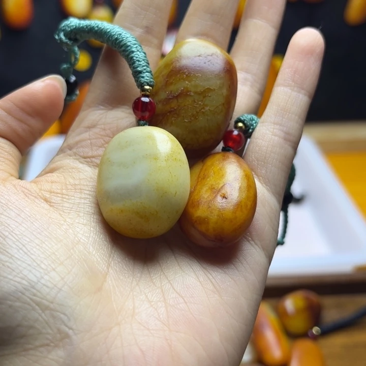是****和田玉（糖玉）未镶嵌珠宝半成品