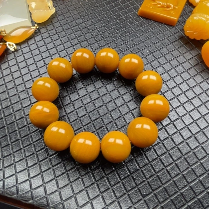 未镶嵌石英质玉（黄龙玉）颈饰