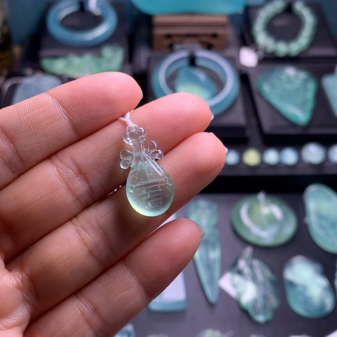 蛇纹石玉未镶嵌吊坠