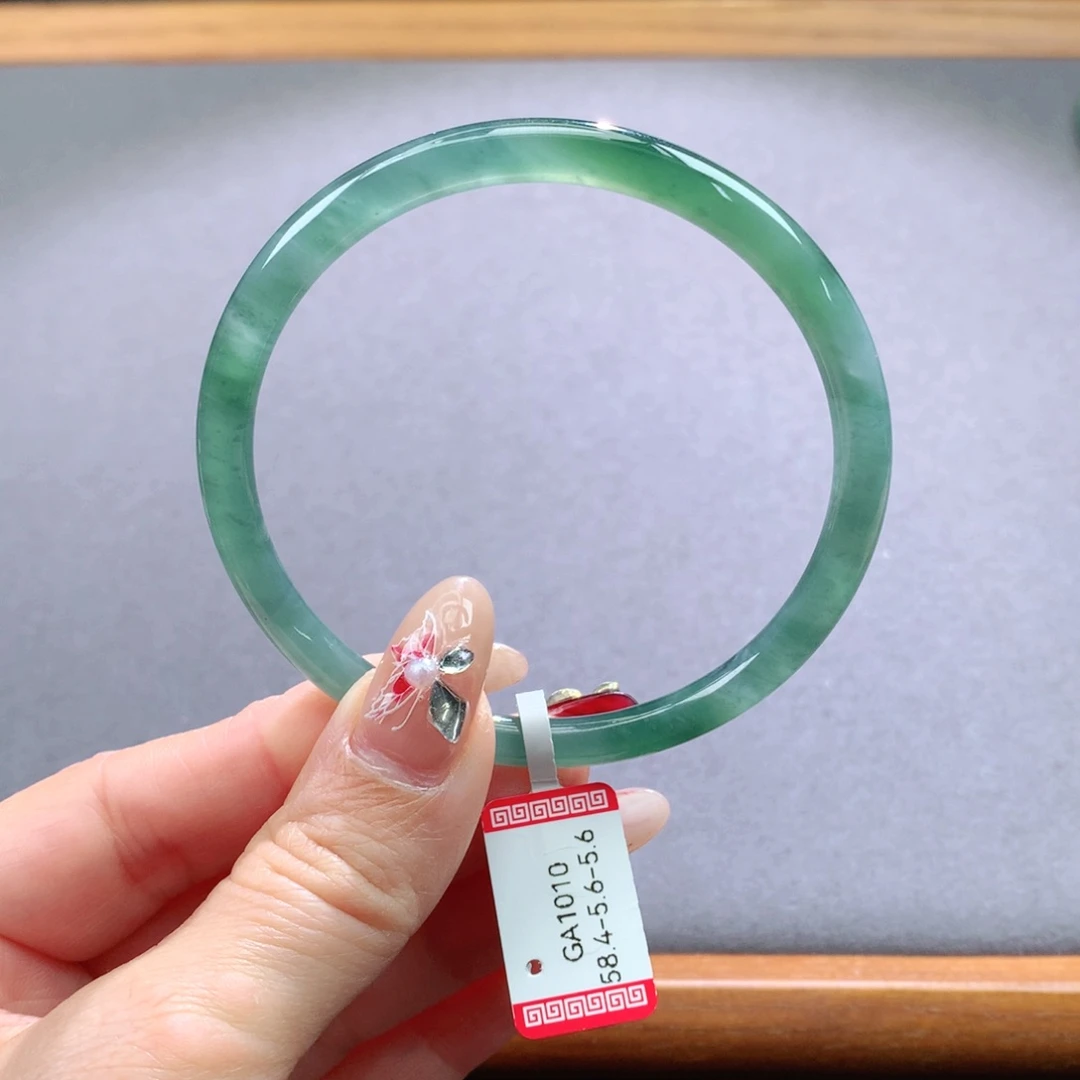 翡翠手镯未镶嵌天然翡翠手镯