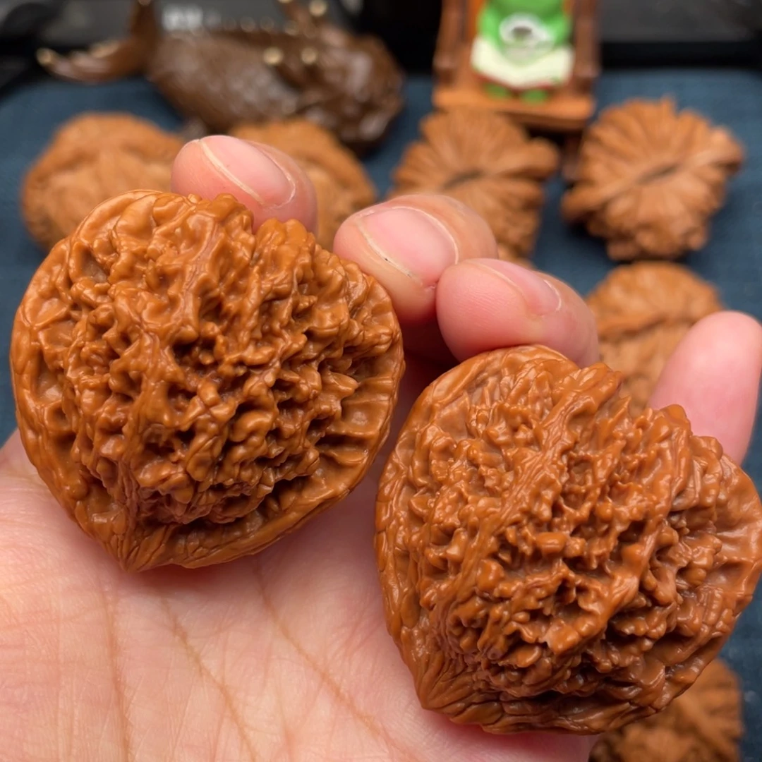 文玩核桃把件40精品红皮满天星全品