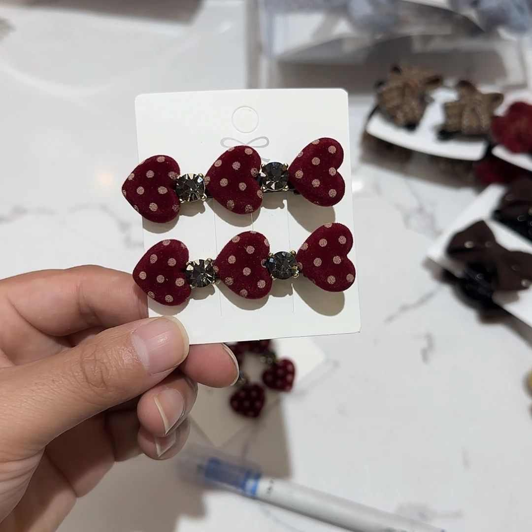 布艺非金属T18爱心波点压夹2个