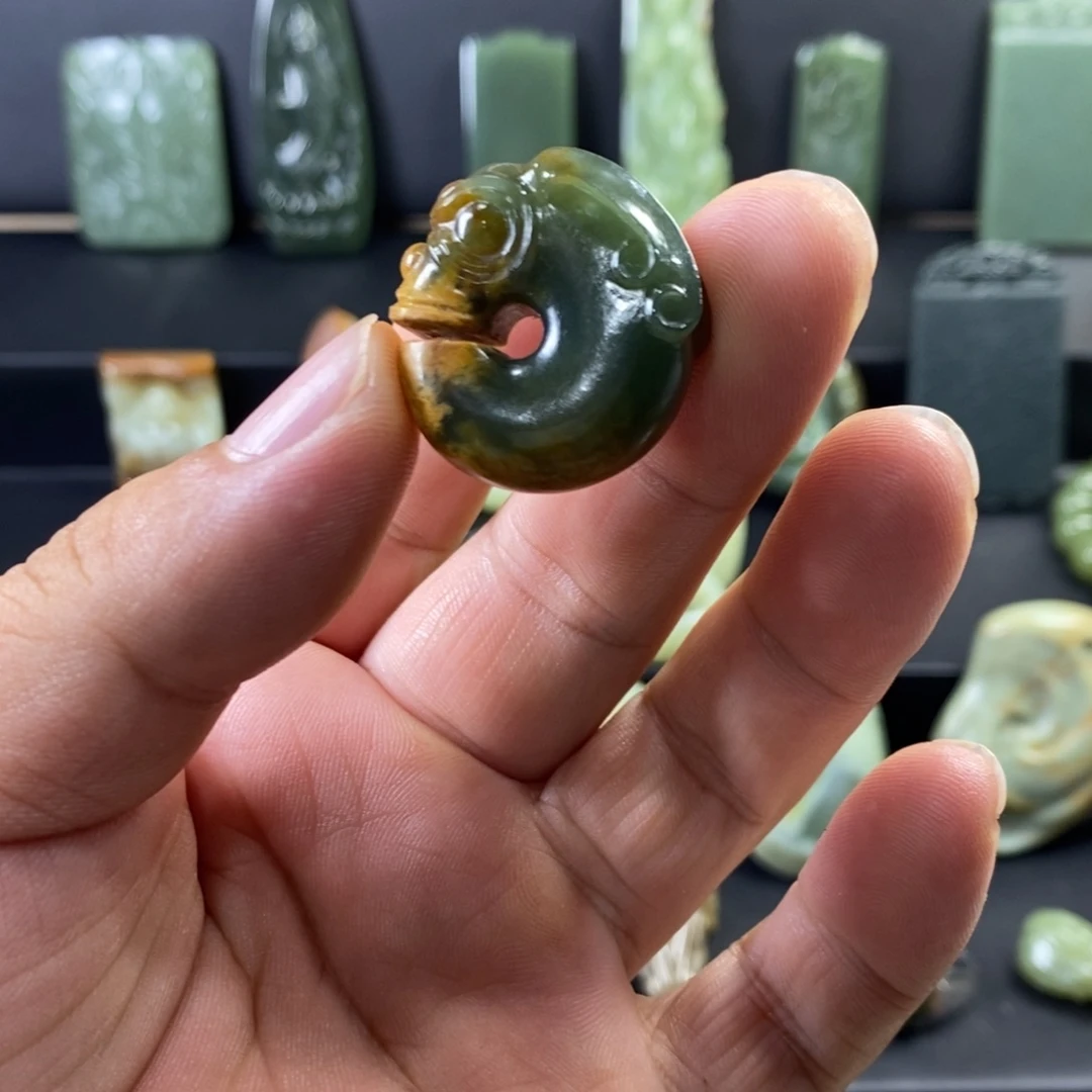 岫岩河磨玉（透闪石质玉）未镶嵌颈饰