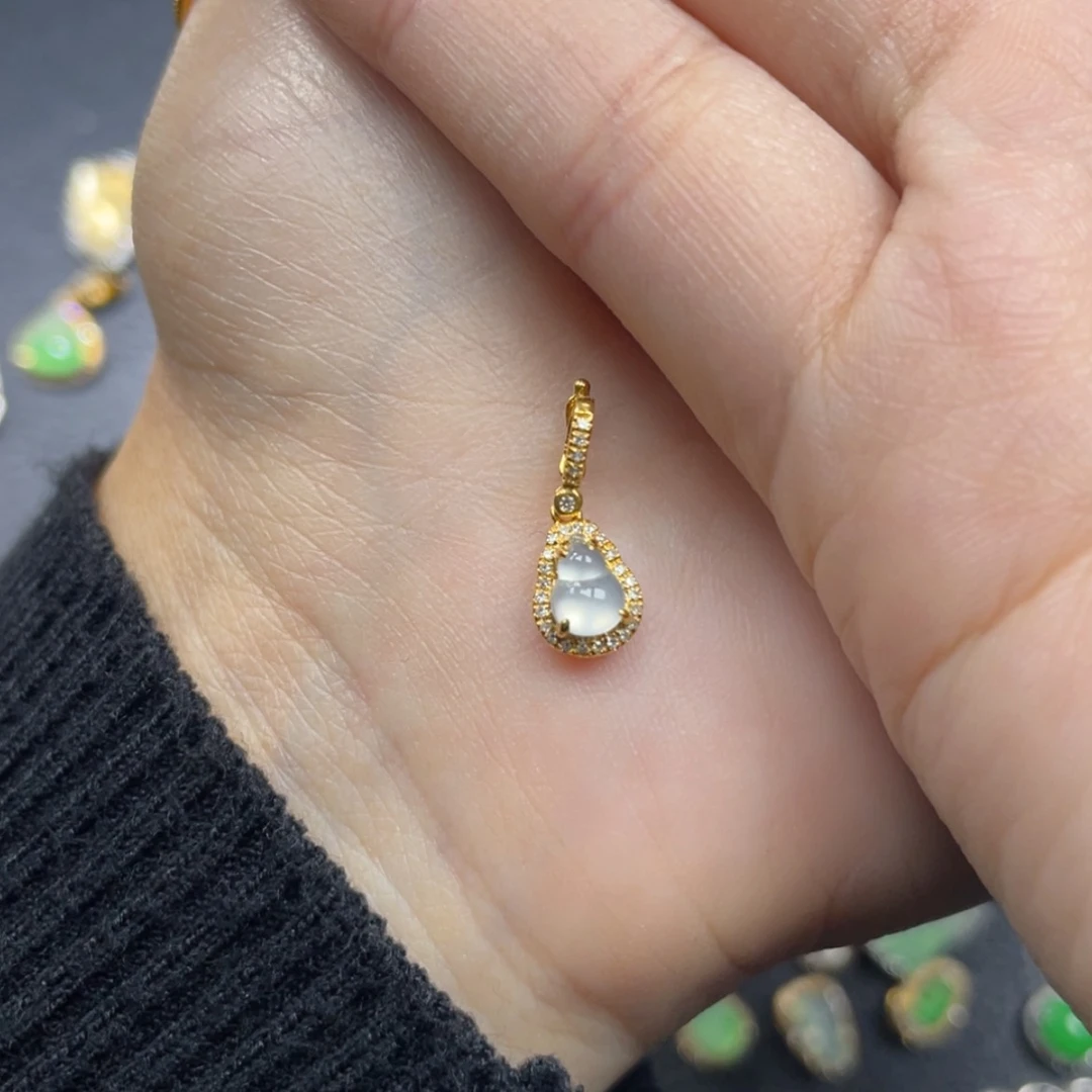 【闪购商品】颈饰18K金镶嵌翡翠