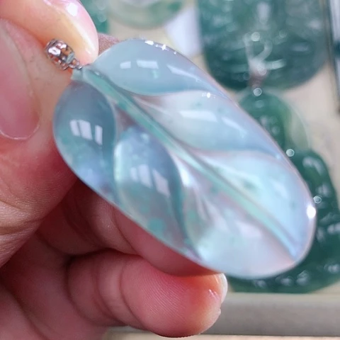 【闪购商品】颈饰18K金镶嵌翡翠